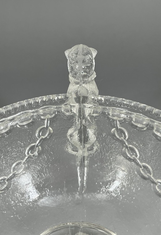 Image 1 of Antica ciotola in vetro pressato con piedistallo e manici a forma di cane – Decorazione a ghirlanda di catene (circa 1900)