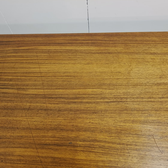 Image 1 of XX lang notenhout dressoir van William Watting voor Modernord, 1950s