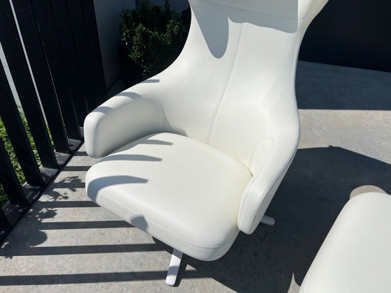 Image 1 of Vitra Grand repos met ottoman