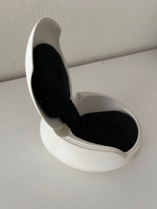 Vitra Design Museum miniature replica Garden Egg Chair