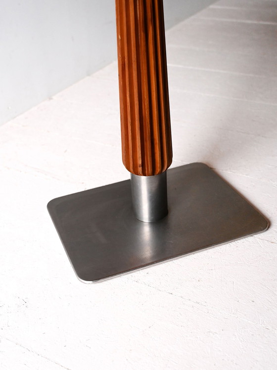 Image 1 of Tavolo da bar in mogano con base in acciaio e stelo intagliato