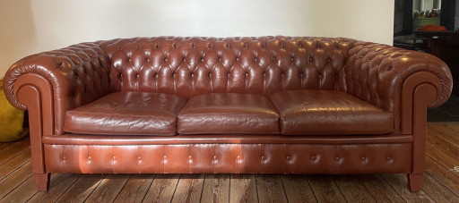 Prachtige vintage roestkleurige Chesterfield