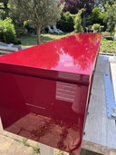 Cube Interlubke flottant d'une belle couleur rouge vin