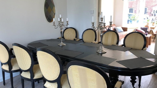 Juego de comedor clásico de madera maciza - 8 sillas con medallón