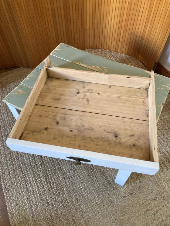 Image 1 of Table basse en bois massif avec tiroir