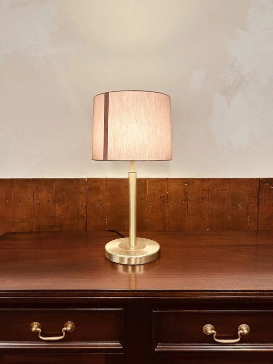 Lámpara de mesa clásica de latón, Lámparas de mesa, Vintage (foto 3 de 9)