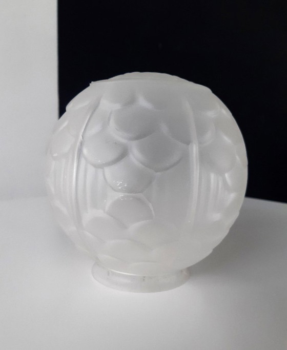 Image 1 of Lampada a sospensione classica art déco con attacco cromato e due sfere in vetro smerigliato