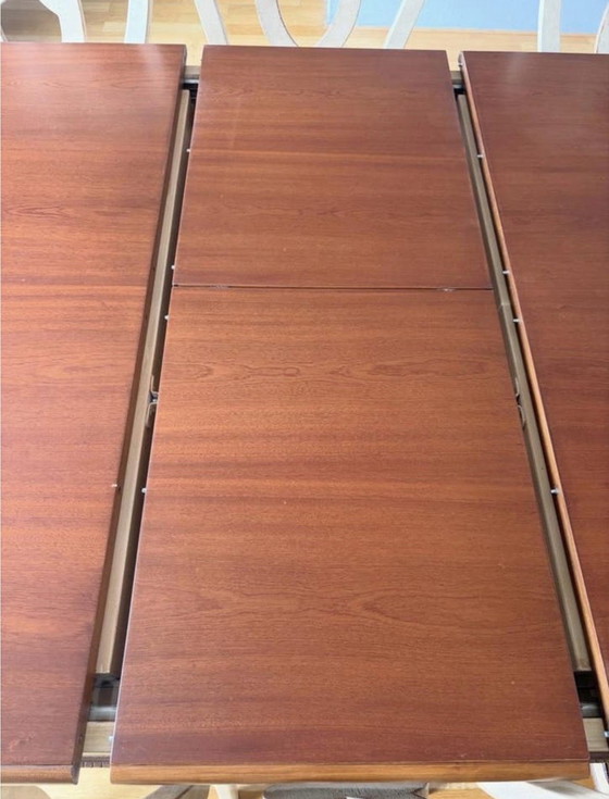 Image 1 of Handgefertigter Esstisch aus Massivholz mit 8 Stühlen (Lederbezug)
