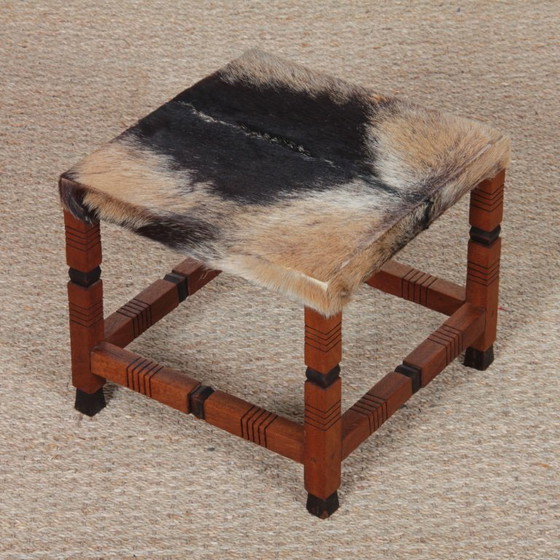 Image 1 of Massief houten en leren kruk, werk uit de 20e eeuw