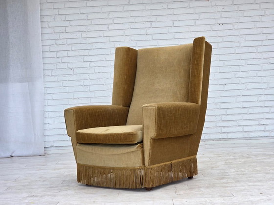 Image 1 of Deense fauteuil met hoge rugleuning uit de jaren 70, bekleed met honinggeel meubelvelours.