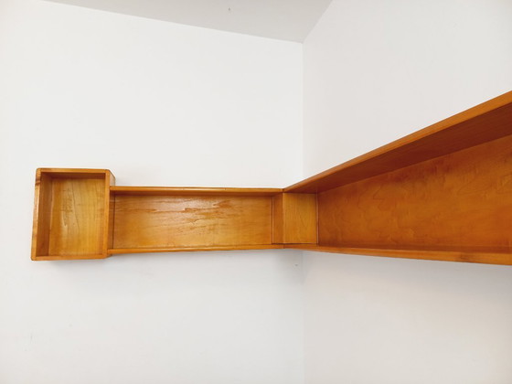 Image 1 of Vintage houten hoekwandplank uit de jaren 60/70