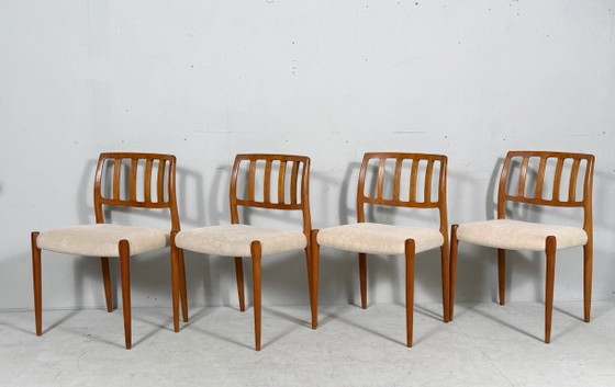 Image 1 of JL Møllers, ensemble de 4 chaises de salle à manger, modèle '83', teck, laine, années 1960, Danemark (4)