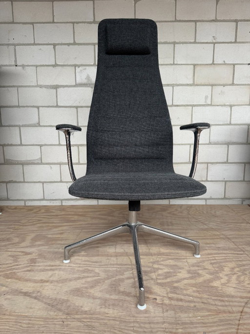 Poltrona girevole Lotus di Cappellini (disponibili diverse versioni)