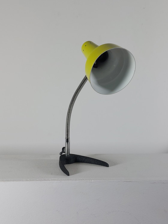 Image 1 of Greenish-yellow vintage mid-century table lamp, crow's foot, gooseneck, crinkle finish