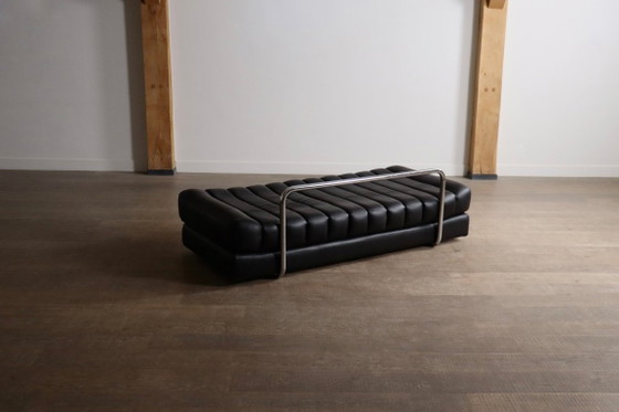 De Sede DS-85 slaapbank in zwart leer, Zwitserland, jaren 60 – 2 zitsbanken, Leather (photo 7 of 13)