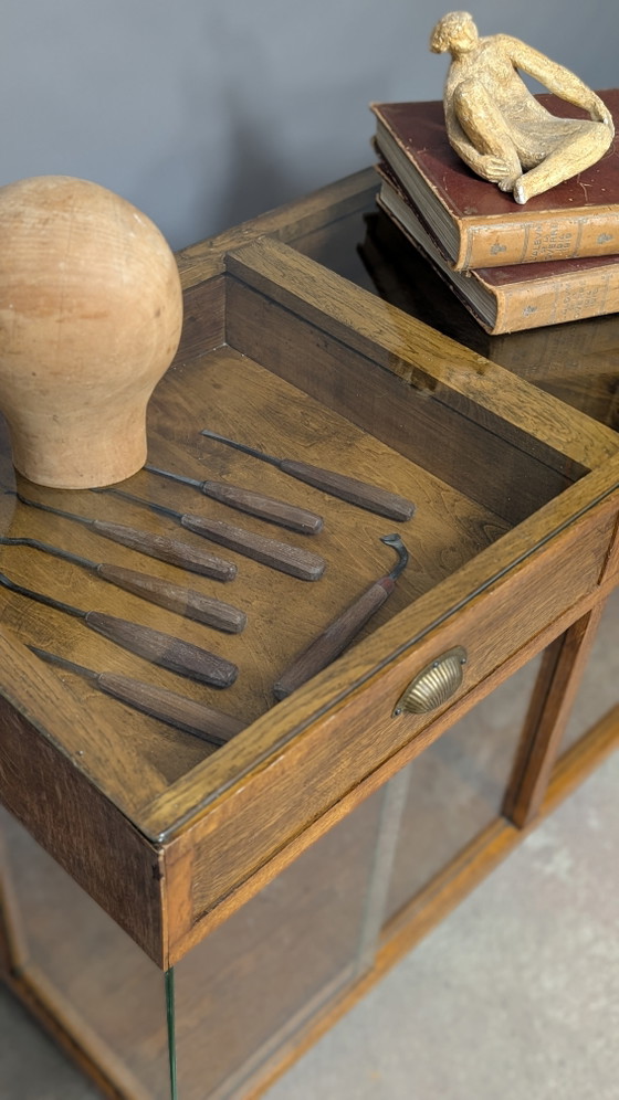 Image 1 of Vitrine/comptoir Art déco en chêne, vers 1930

