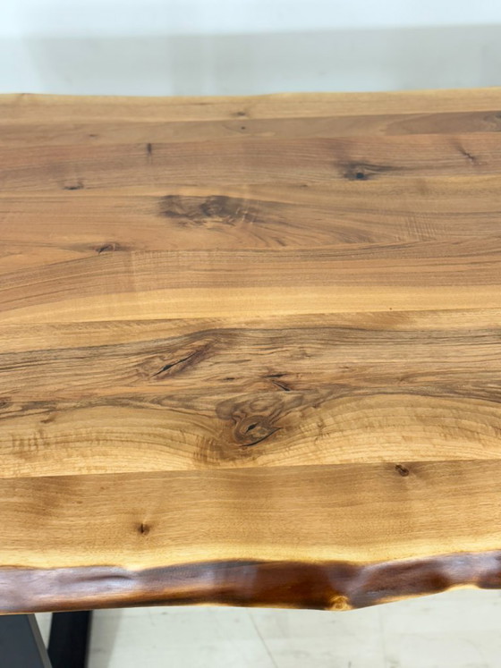 Massief houten eettafel van walnoothout / Tafel / Eettafel / Vergadertafel / Woonkamertafel / 220 cm breed (photo 4 of 13)