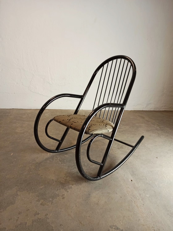 Fauteuil à bascule en métal postmoderne – Rocking chairs, Textile, Metal (photo 5 of 15)