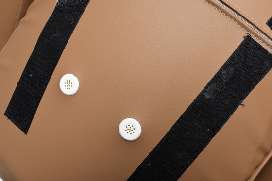 Image 1 of Poltrona a uovo stereo originale Lee West &#39;Alpha&#39; degli anni &#39;70, in fibra di vetro nera e pelle