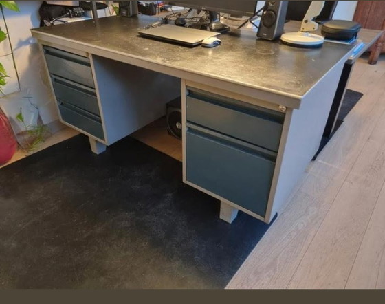 Image 1 of Escritorio de acero robusto