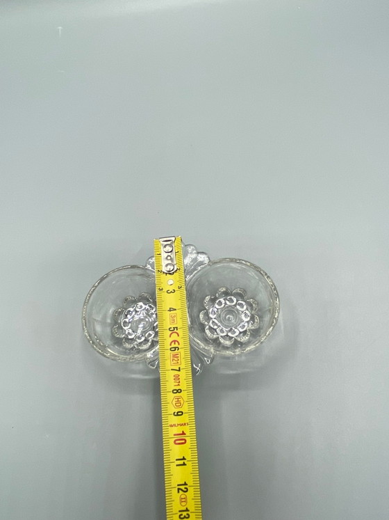 Zoutvaatje van dubbel geperst glas – met bloemmotief in reliëf – Frankrijk, circa – Glazen & Karaffen (photo 3 of 5)