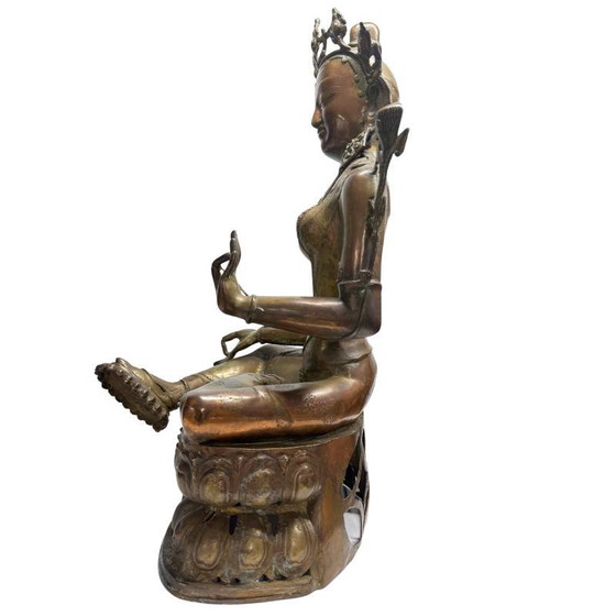 Antigua estatua tibetana de Tara en bronce dorado al fuego – lote 463 – Esculturas, Bronze, Gold (photo 8 of 17)