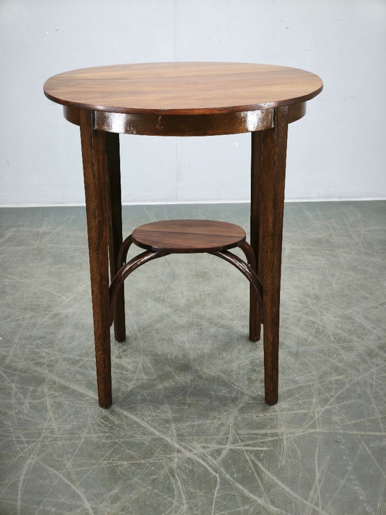 Image 1 of Thonet nr. 207 ovale tafel van gebogen hout, vervaardigd door Mazowia, Polen, jaren 1910.