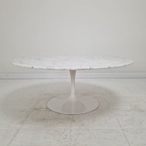 Image 1 of Table basse en marbre de Carrare ancien par Eero Saarinen pour Knoll International