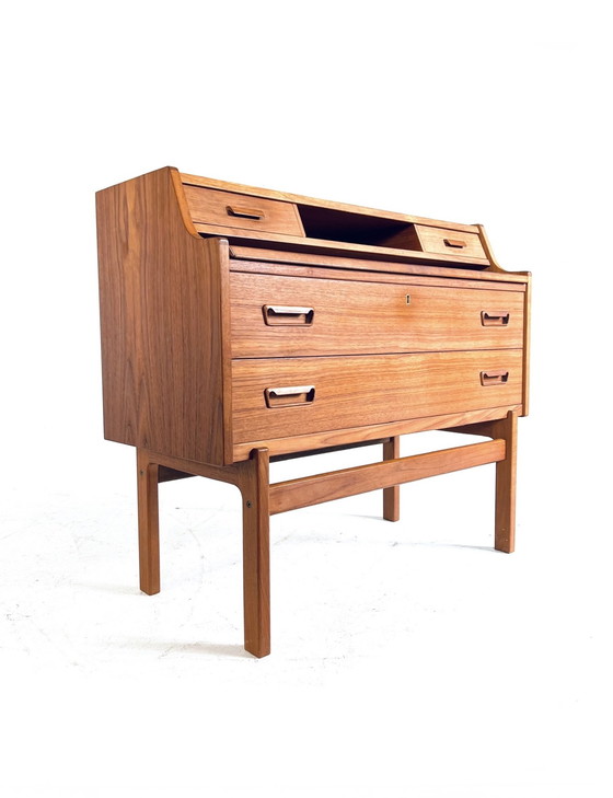 Image 1 of Secretaire Arne Wahl Iversen '60
