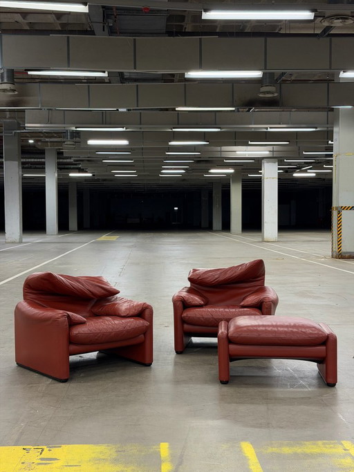 Cassina Maralunga Sessel + Ottoman