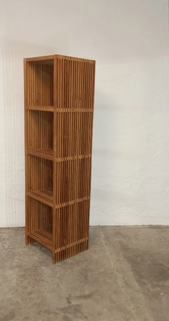 Image 1 of Bibliothèque en bois à lattes