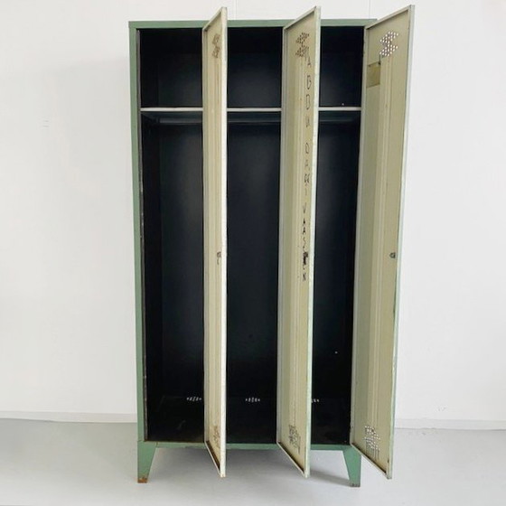 Image 1 of Casier industriel français vintage patiné vert