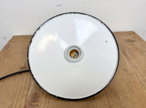 Image 1 of Lámpara colgante industrial de esmalte verde, década de 1970