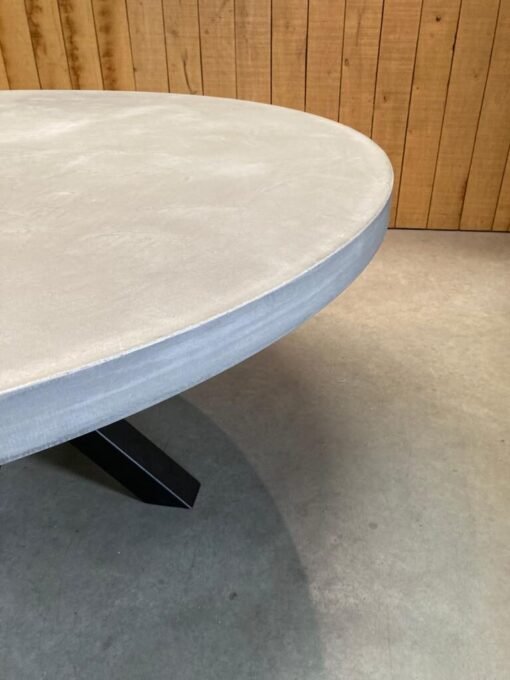 Image 1 of Tavolo rotondo in cemento Table Du Sud Dimensioni: 130x4, Colore: Grigio chiaro, Altezza: 76, Base: Cortina 9005