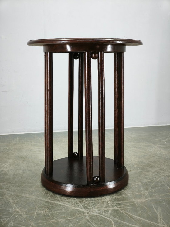 Image 1 of Josef Hoffmann Fledermaus gebogen houten tafel, toegeschreven aan J&J Kohn, circa 1905