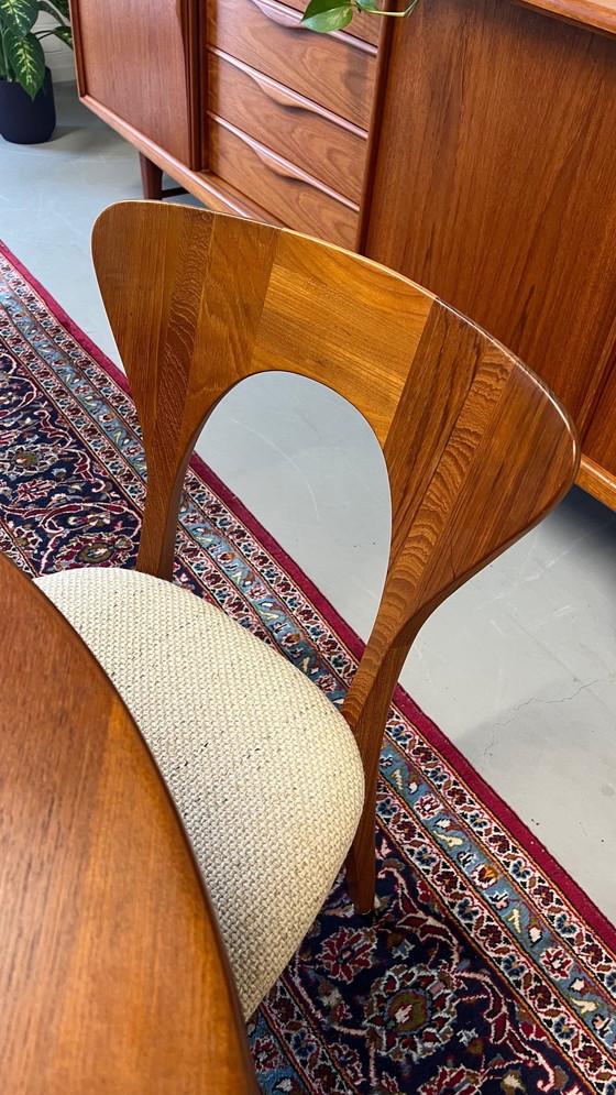 Image 1 of Vintage tafel •Niels Bach• + 4 stoelen •Niels Koefoed•