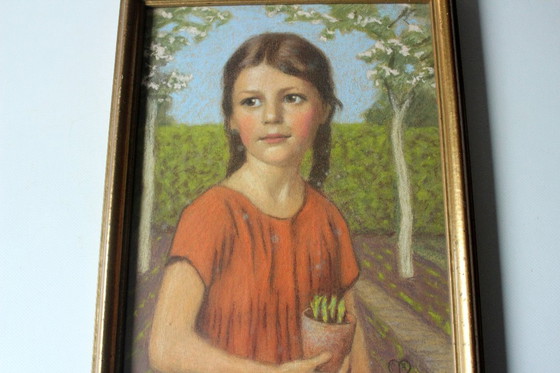Image 1 of 1920 - Antieke pastelkrijttekening "Portret van een jong meisje in de tuin".
