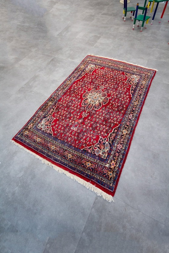 Image 1 of Tapis persan rouge vintage à motifs