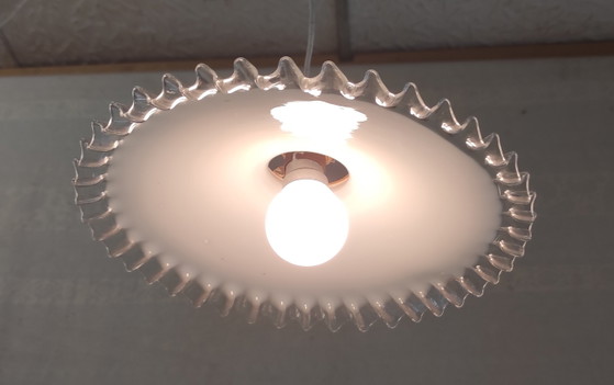 Image 1 of Geplooide lampenkap van opaalglas - midden 20e eeuw