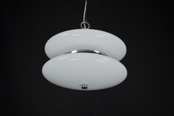 Image 1 of Grote kroonluchter van wit Murano-glas uit het midden van de 20e eeuw, vervaardigd door Vistosi. Jaren 70.