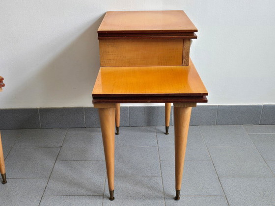 Image 1 of PAIR OF ASYMMETRICAL VINTAGE BEDSIDE TABLES FROM THE 1960s IN VARNISHED BEECH & BRASS