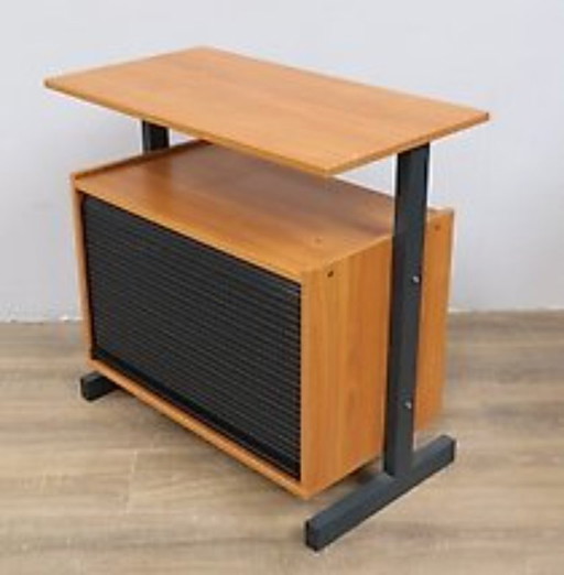 Schrank mit Rollladen