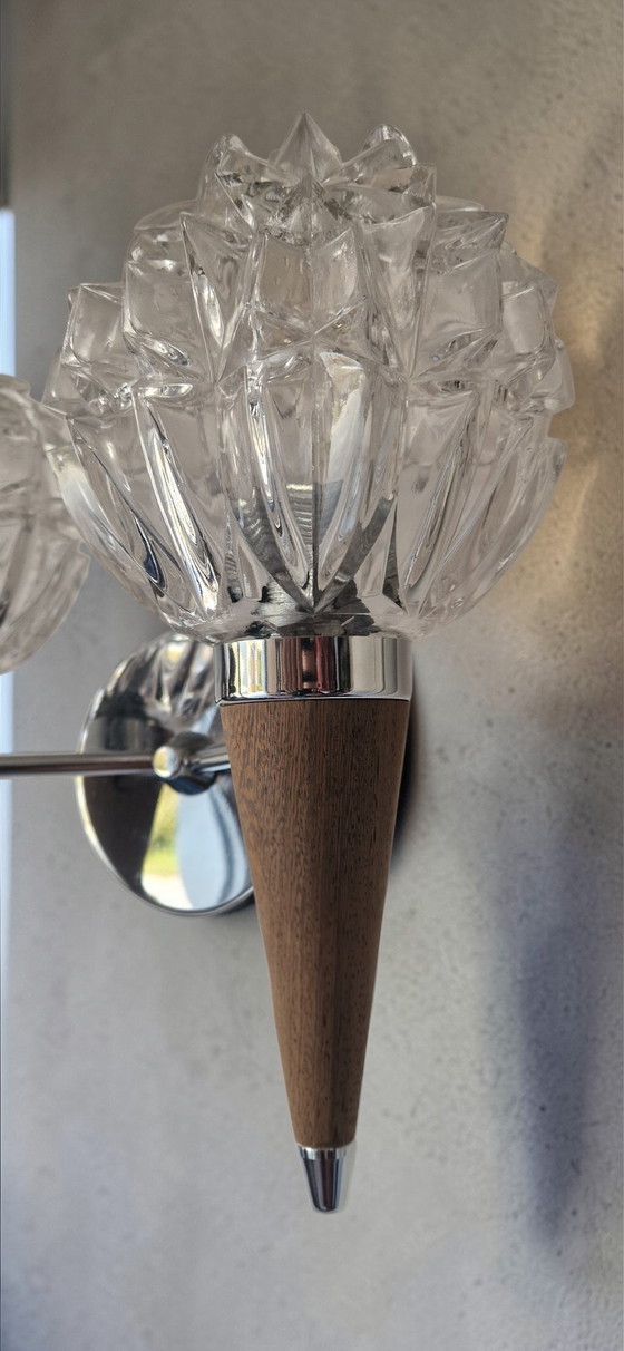 Image 1 of Applique doppia in stile scandinavo - Vetro scolpito e legno di teak - Anni '60