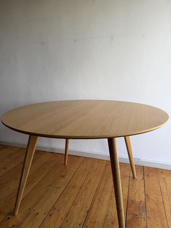 Image 1 of Round oak table with solid oak chairs
