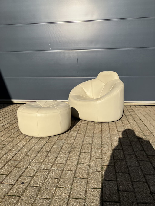 Ligne Roset Pumpkin 1 plaza + puf de cuero beige Pierre Paulin