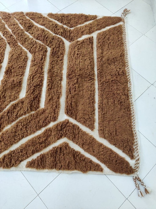 Alfombra bereber tradicional de lana marrón, hecha a medida, 150/250 cm.