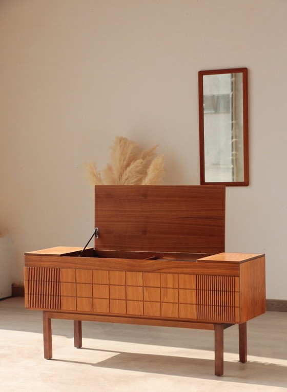 Image 1 of Giradischi vintage HMV 2351 – Mobile audio inglese anni '70