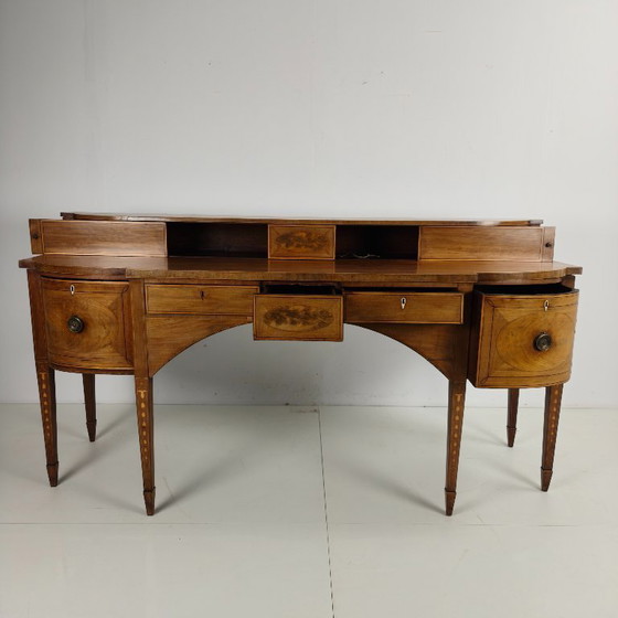 Image 1 of Engels dressoir in Georgische Revival-stijl – begin 19e eeuw