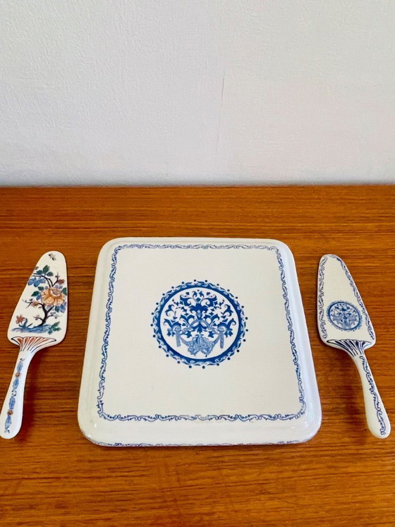 Image 1 of Plat à pâtisserie et pelles à gâteaux vintage en porcelaine de Gien, ensemble de 3