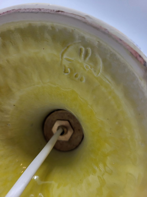 Image 1 of Artisjoklamp van geel keramiek Frankrijk